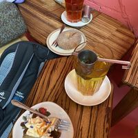 Bananen carrot cake en oven baked donut  at Life's a Peach in Utrecht