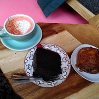Peach latte, chocolate cake, pain de chocolate at Life's a Peach in Utrecht