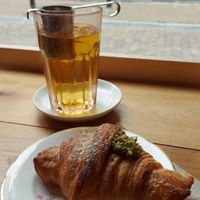 Vegan croissant met pistachevulling at Life's a Peach in Utrecht