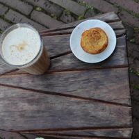 Dirty chai and a delicious Pastel de Nata at Life's a Peach in Utrecht