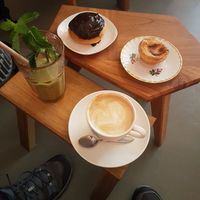 Pastel de nata, smoothie The Hulk, vegan cappucino and Bossche Bol at Life's a Peach in Utrecht