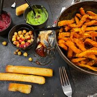 vegan starter plate and sweet potato fries at La Cabane  in Annecy