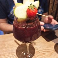 Cocktail sans alcool à l'acaï at La Cabane  in Annecy