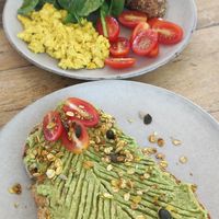 Avocado toast and vegan "scrambled eggs" at Ginger Cafe in Vila Nova De Santo Andre