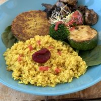 Vegan burguer and veggies at Ginger Cafe in Vila Nova De Santo Andre