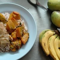 rice with pumpkin curry and cabbage&mushrooms (the fruits come from the very cheap market right next door) at Youta Vegetarian Food in Bangkok