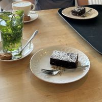 Vegan brownie, cappuccino with oat milk  at Gedeelde Weelde in Maastricht