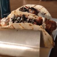 Les fish tacos, très bons at Bowhead Pub in Montreal