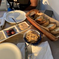 Bread, garlic spread and hummus at Oniro Art Meze in Rhodes