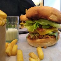 Le tapenade burger avec frites et mayonnaise fait maison  at Eat Like Panda in Paris