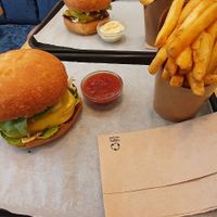 BBQ burger at Eat Like Panda in Paris