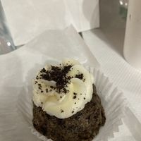 Oreo cupcake 🧁  #Veganuary at Zalie Cakes in Hollywood
