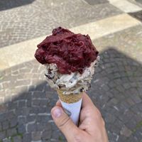 Straciatella and crumble cake  at Gelateria La Romana in Peschiera Del Garda