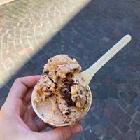 Crumbles pralinato alla mandorla  at Gelateria La Romana in Peschiera Del Garda