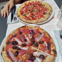 Hummus & Mediterranean pizzas at Berberè in Bologna