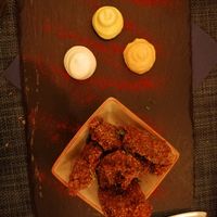 Nuggets di funghi con trio di maionesi vegane at Cavo Bistrot in Cagliari