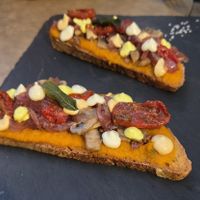 Bruschettone at Cavo Bistrot in Cagliari