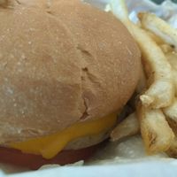 Beyond burguer with vegan cheese at Universal Studios - Mel's Drive-In in Orlando