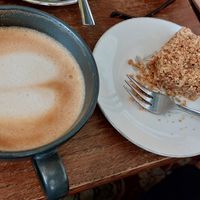 Vegan apple crumble cake at Espressobar De Fazant in Veenendaal