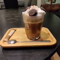 Vegan coffee (oak milk and vegan cookies and cream) at La Tetera in Terrassa