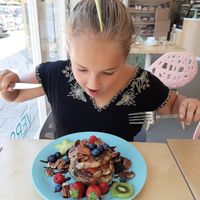 pancake's, wie wordt hier nou niet blij van? at Klein Geluk Ontbijt in Heemskerk