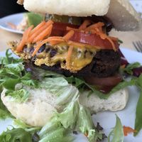 De burger, home made at Klein Geluk Ontbijt in Heemskerk