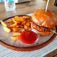 Vegetable burger with fries at Pantarei in Aegina
