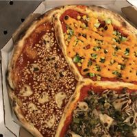 Delivery de pizzas vegan 🌱🍕 at Ve - Emporio e Restaurante Vegano Moinhos in Porto Alegre