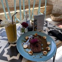 Salted caramel pancakes + crookshanks smoothie at Ministry of Cat in Phnom Penh