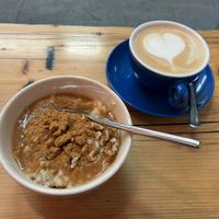 Kleiner Apfelkater und kleiner Cappuccino mit Hafermilch  at Haferkater - Hbf Dresden in Dresden