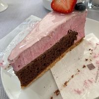 Vegan strawberry cake at Cafè Konditorei Confiserie Pöhl in Merano