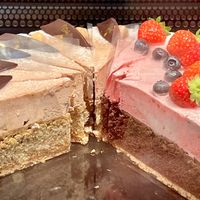 Haselnuss-Karamell Torte und Himbeertorte  at Cafè Konditorei Confiserie Pöhl in Merano