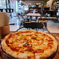 Some of the best vegan pizza I've ever eaten! 😋  #Veganuary at Vistro in Bangkok