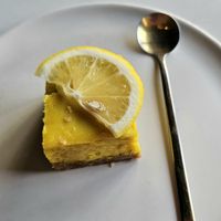 Lemon bar at Vistro in Bangkok