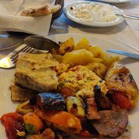 Mix furre vegjetarian + tatziki sauce at Te Fisi in Shkoder