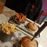 Chips and B12 burger in front, cajun chips and falafel burger in the back at Gelatoburger in Oban