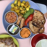 English Breakfast with a coconut matcha latte and the almond croissant 🥐   at Parlé Pantry in West London