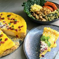 September Bowl and Mango Cheesecake 😋 at Plant-Based Kochschule in Hannover