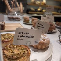 vegan options labelled at Piekarnia Aromat in Warsaw