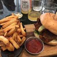 Burger pleurote   at LOV in Brossard