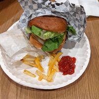 Chicken sandwich and air 🍟 at Ricchardo's The Total Vegetarian in Pasadena