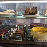 Labeled vegan desserts at La Cafetiere Felee in Nantes