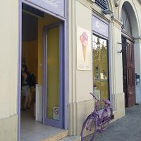 As seen from outside at Levendula Kezmuves Fagylaltozo in Budapest