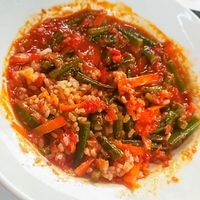 Fagiolini con carote, salsa di pomodoro e riso bianco at Vegan In Our House in Cairo