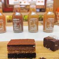 Raw vegan cakes and 100% fruit juices at Las Vegan's - Corvin Plaza in Budapest