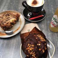Banana bread, chocolate muffin, cappucino and local lemonade at Kaki by omc in Clermont-ferrand