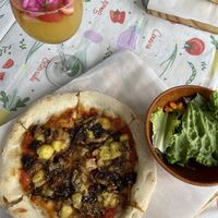 Vários sabores de pizza deliciosos!  at Permita Ser in Santa Catarina