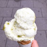 green tea with cookies at Surace - Landstr 51 in Linz