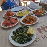 Vegan menu of 6 dishes and half a litre of wine for €15 at Nyn & Aei in Crete