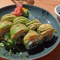 Sushi de aguacate, mango y no-queso feta at Donna Vegana in Mallorca